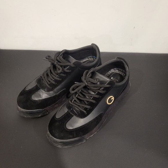 Stylish Black "G" Men's Sneakers - Picture 3 of 3